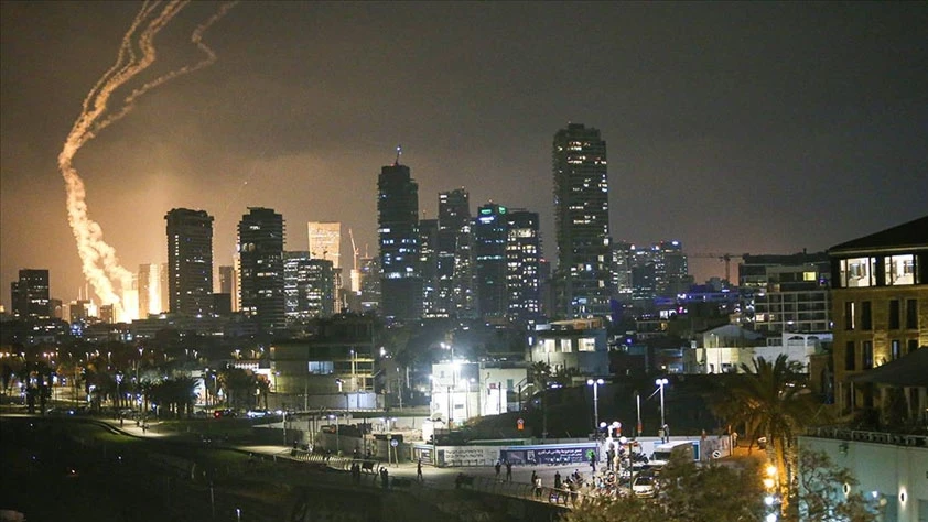SON DAKİKA: İran'dan İsrail'e misilleme: Tel Aviv'e balistik füze saldırısı