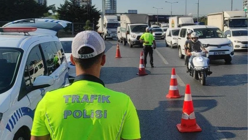 SON DAKİKA: İstanbul Valiliği açıkladı: 8 Mart’ta bu yollar trafiğe kapalı olacak