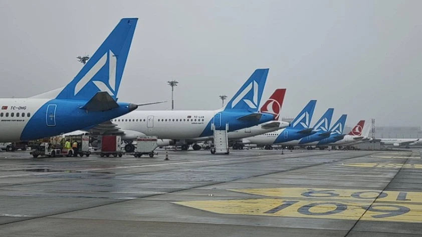 SON DAKİKA: İstanbul’da hava trafiği aksadı: Uçaklar yönlendirildi, seferler iptal edildi