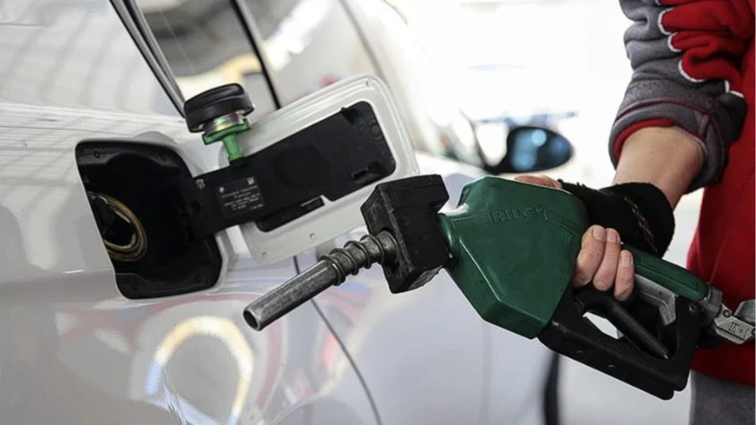 SON DAKİKA: Petrol fiyatları geriledi: Benzine ve motorine indirim geliyor