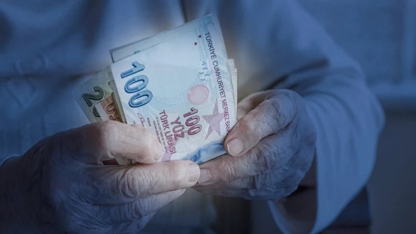 SON DAKİKA: Tarih belli oldu! Emeklilere zam farkı ne zaman yatacak?