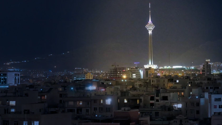 Tahran'da zehirli yağmur: Petrol tesislerine yönelik saldırılar şehri etkiledi