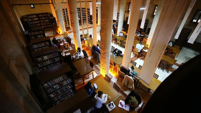 Tarihi kiliseye kurulan kütüphane 65 binden fazla kitapseveri ağırladı
