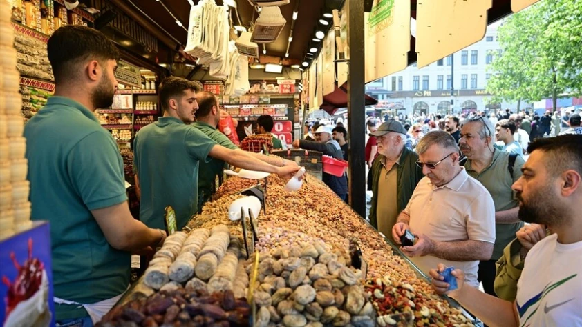 Tarihi Yarımada'da bayram hareketliliği: Mısır Çarşısı ve Kapalıçarşı'da yoğunluk yaşandı
