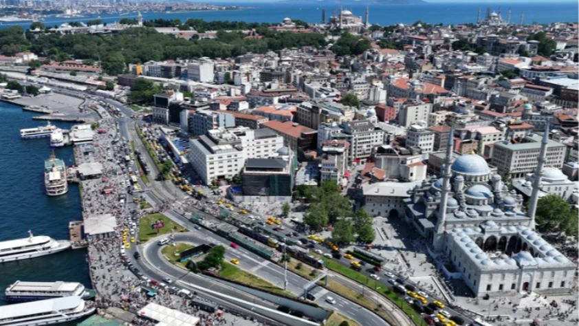 Tarihi Yarımada'da bayram yoğunluğu havadan görüntülendi!