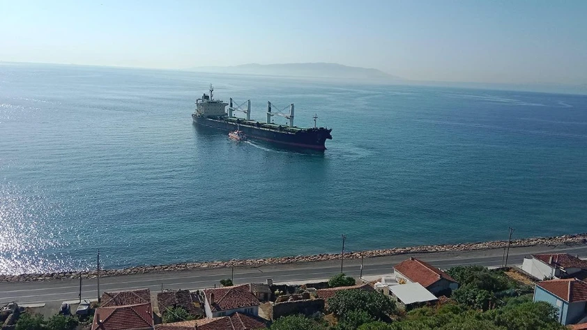 Tekirdağ'da gemi karaya oturdu! İncelemeler başladı