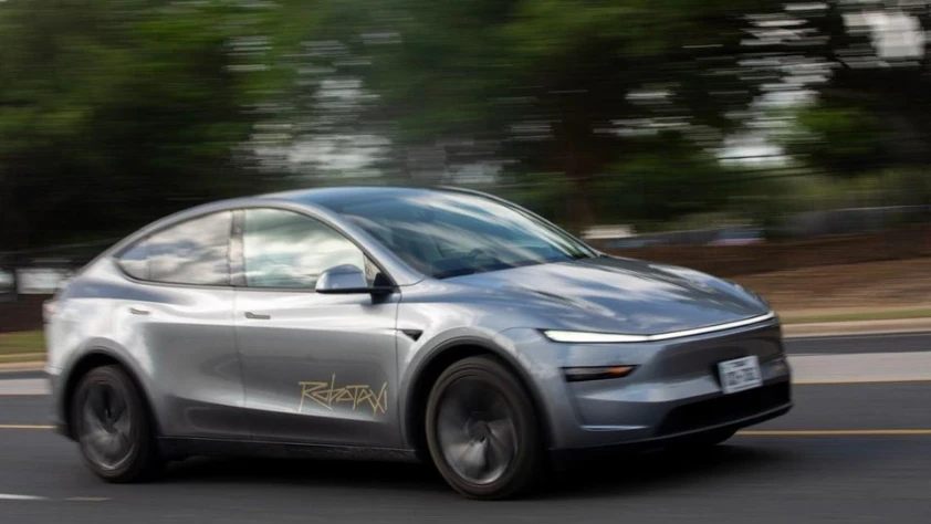 Tesla robotaksiler sorunlarla başladı