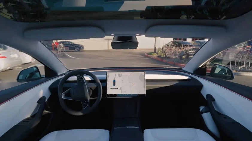 Tesla’dan 8 milyar millik otonom sürüş rekoru