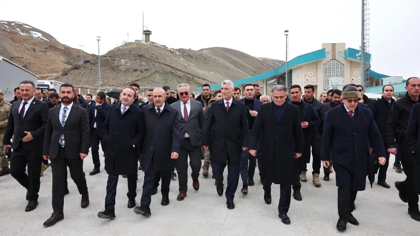 Ticaret Bakanı Bolat Van'da: Kapıköy Gümrük Kapısı'nda incelemeler yaptı