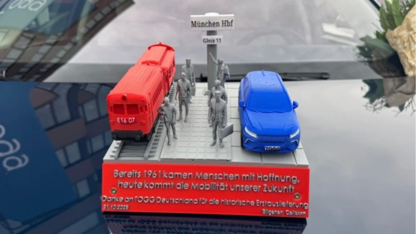 Togg’un Almanya’daki ilk teslimatında duygusal anlar: '1961’de insanlar umutla geldi...'