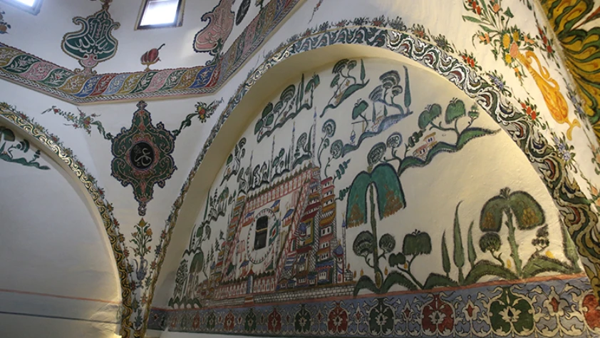 Tokat'taki tarihi cami kalem işi süslemeleriyle ön planda