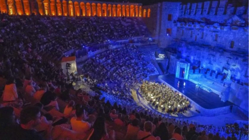 Tosca operası Aspendos Antik Tiyatrosu'nun tarihi atmosferinde sahnelendi