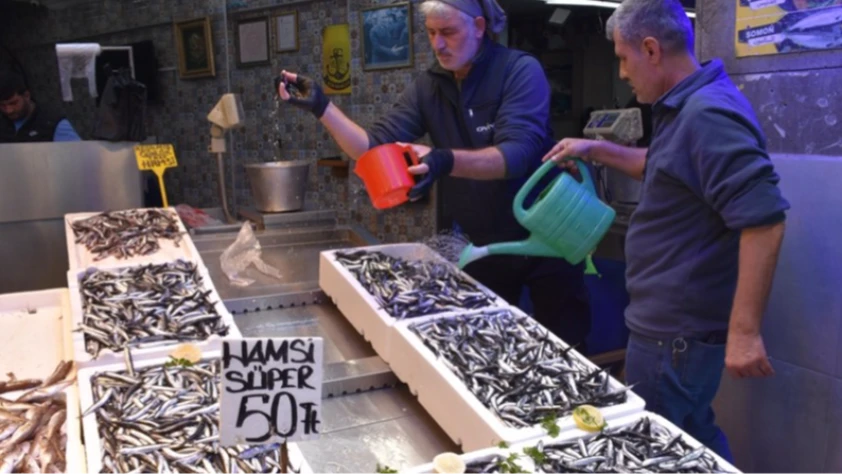 Trabzon’da hamsi bereketi: Tezgahlarda kilogramı 50 liradan satışta