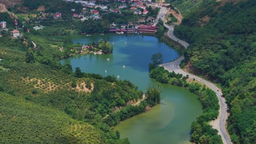 Trabzon'daki Sera Gölü'nde turizm hareketliliği yaşanıyor
