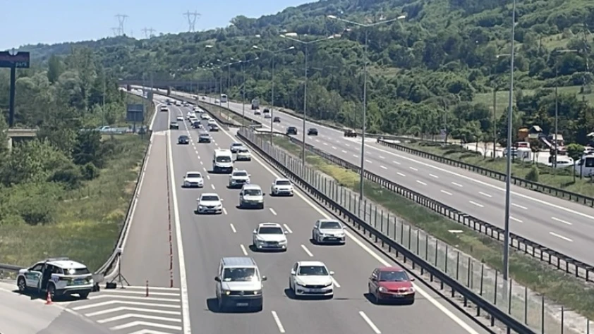 Trafiğe çıkacaklar dikkat! TEM'de şerit kapatıldı