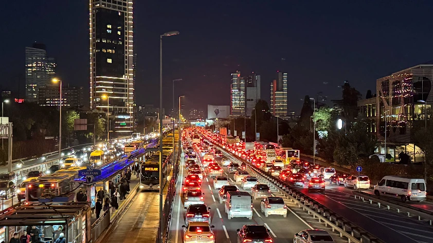 Trafiğe çıkacaklar dikkat! Yoğunluk yüzde 83'e yükseldi Trafiğe çıkacaklar dikkat! Yoğunluk yüzde 83'e yükseldi