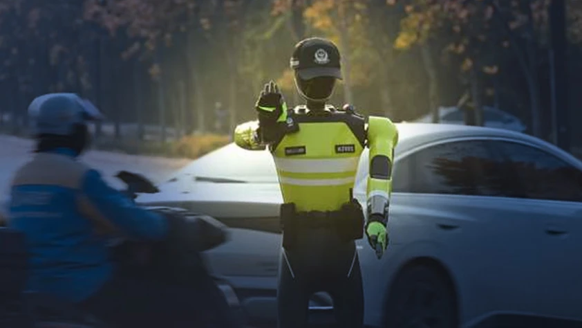 Trafikte yeni dönem! Robot polislerin sayısı artıyor