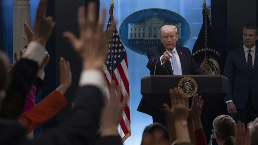 Trump'tan İran'a yeni tehditler: Gemilere iyi silahları yüklüyoruz