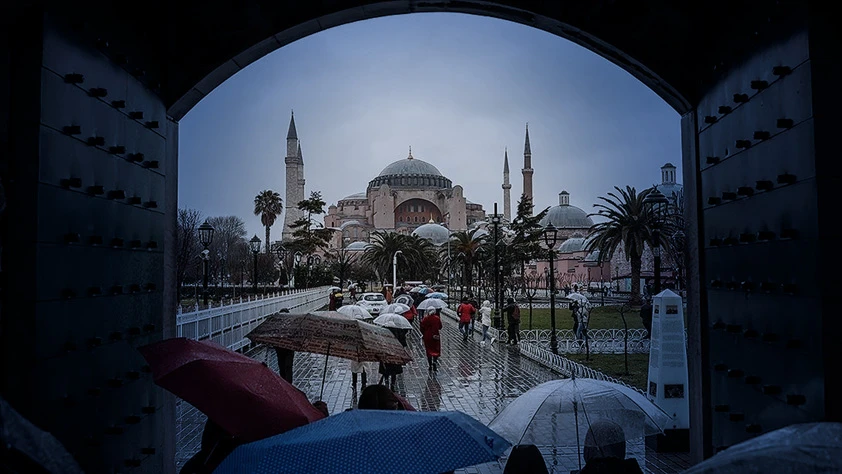 Turizmde yıl sonu hedefi: 53 milyon ziyaretçi, 64 milyar dolar gelir