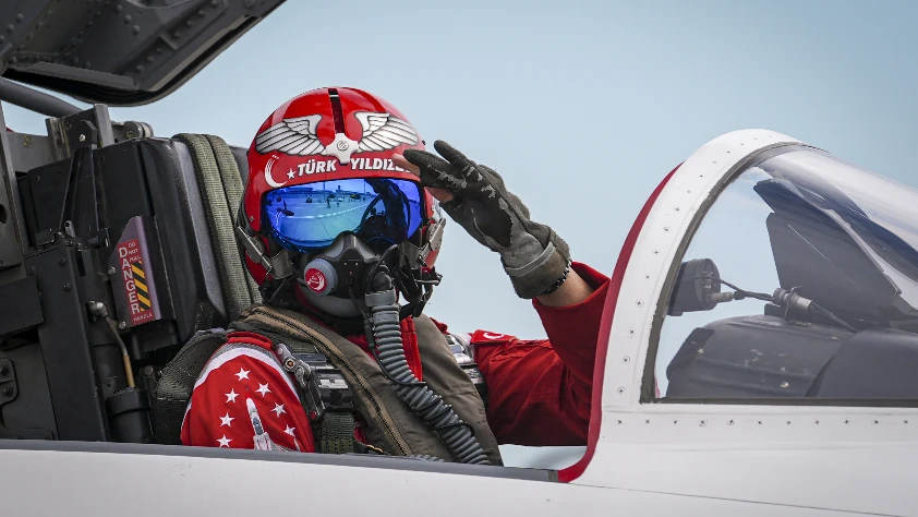 Türk yıldızlarından TEKNOFEST'te gövde gösterisi Türk yıldızlarından TEKNOFEST'te gövde gösterisi