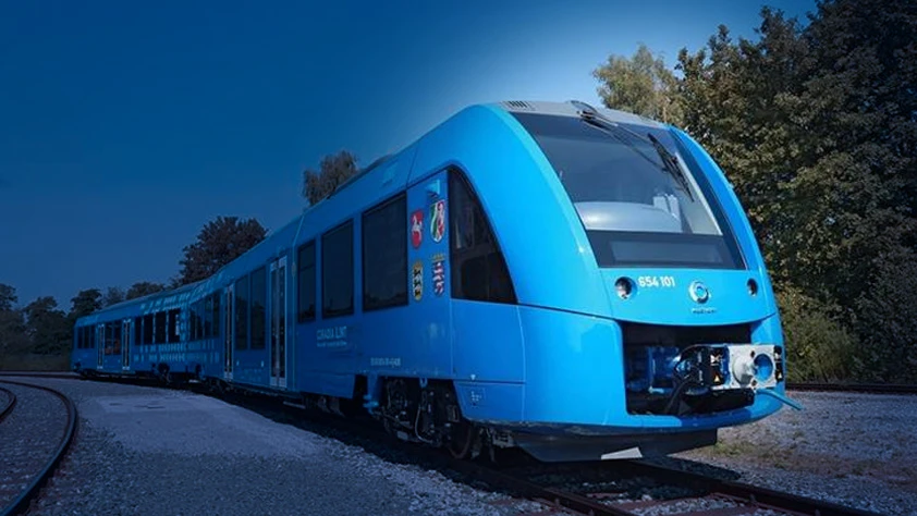 Türkiye ve İngiltere arasında imzalar atıldı: Hidrojen yakıtlı tren üretilecek