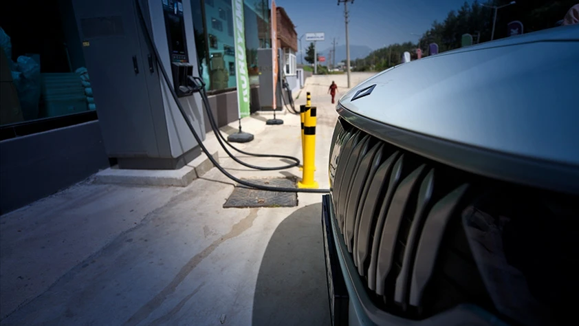 Türkiye'de elektrikli otomobil sayısı 350 bine yaklaştı: Bir yılda yüzde 110 artış