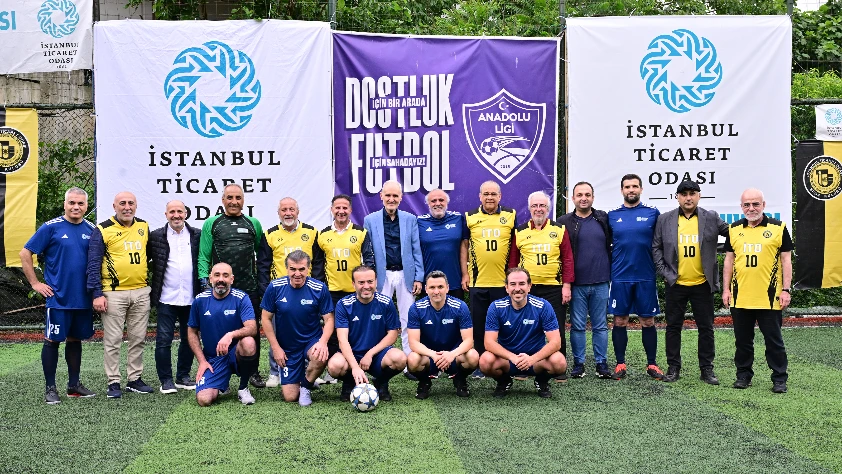 Turnuvada kupayı lacivert takım kaldırdı