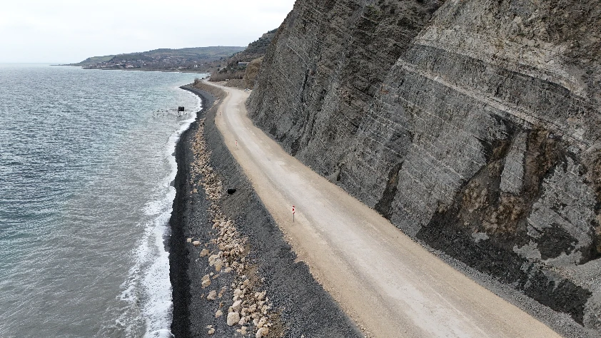 Uçmakdere yolu 1,5 ay sonra trafiğe açıldı