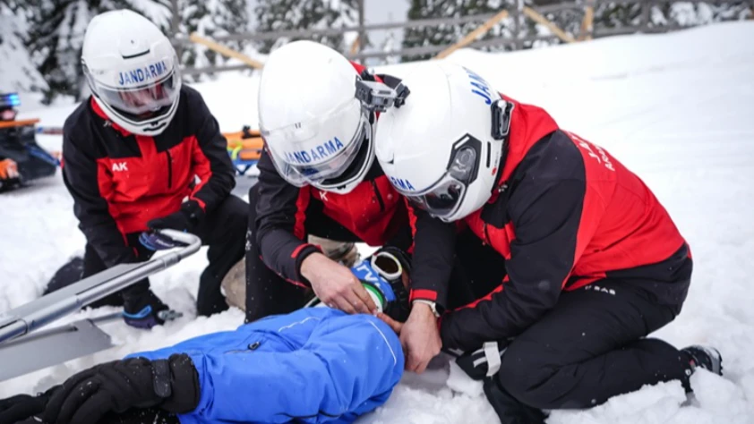 Uludağ'da JAK timinden bu sezon 1180 olaya müdahale