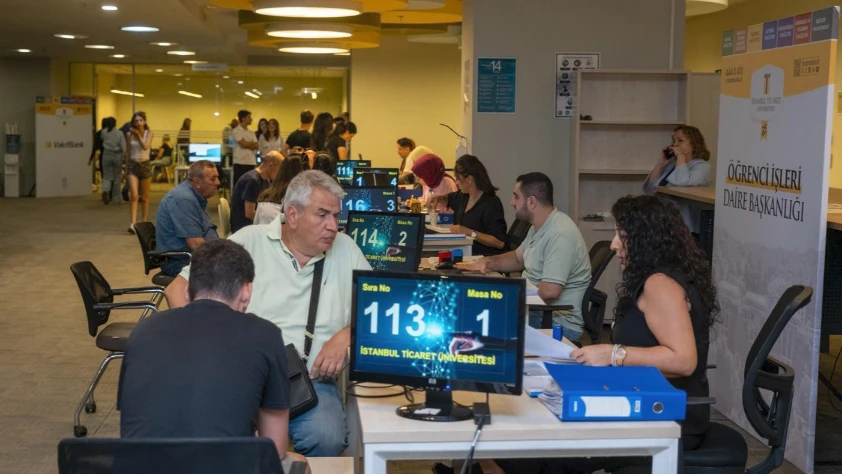 Üniversitede yeni kayıt heyecanı