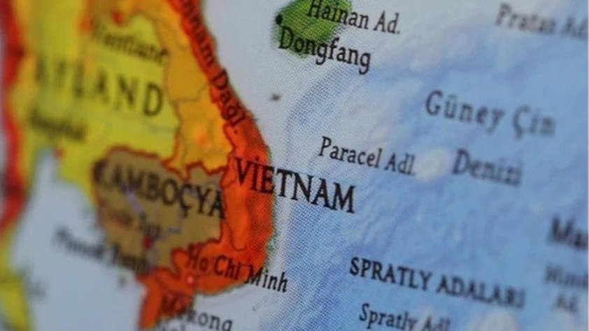 Vietnam'ın Güney Çin Denizi'nde kontrol ettiği adacık ve resifleri genişlettiği iddia edildi