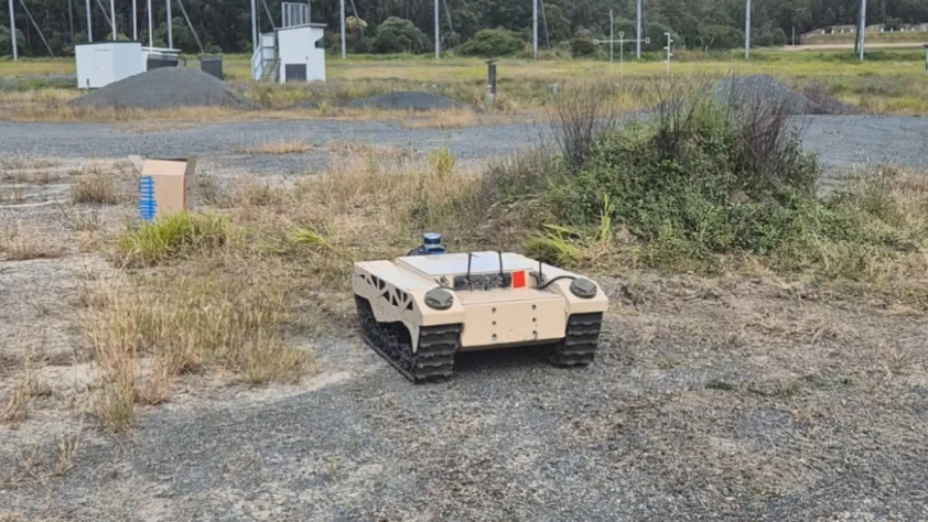 Yangınla mücadelede yapay zeka: İtfaiye robot sürüsü yüzde 99 başarılı