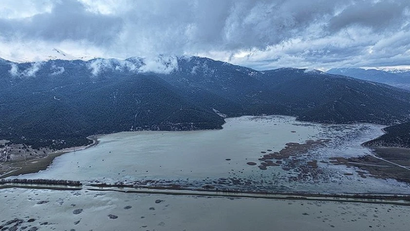 Yaz aylarında kuruyan Avlan Gölü, yağışların ardından yeniden su tuttu