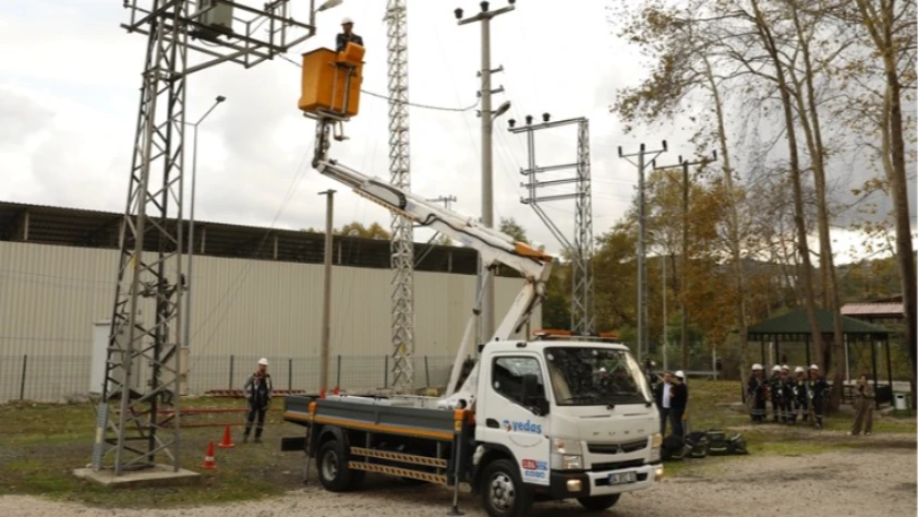 YEDAŞ çalışanları sahada uygulamalı eğitimle zorlu görevlere hazırlanıyor