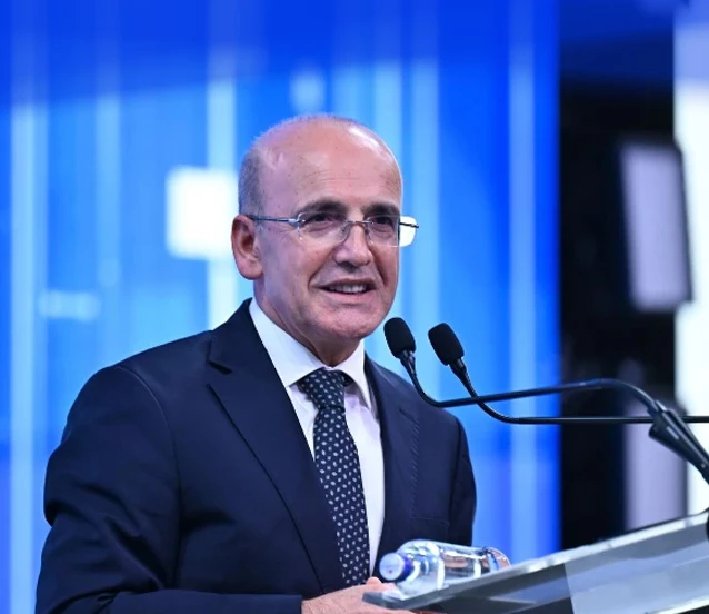 Bakan Şimşek'ten akaryakıtta eşel mobil sistemi değerlendirmesi: Dezenflasyonu önceliklendiren adım