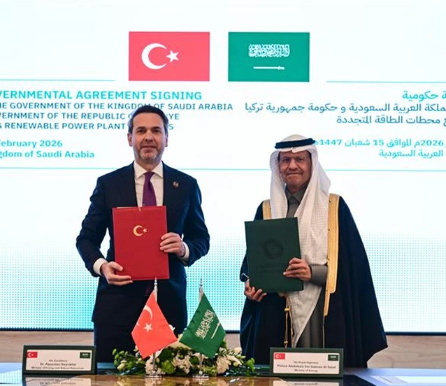 Suudi Arabistan ile imzalar atıldı: 2 milyar dolarlık güneş enerjisi yatırımı