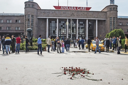 Kanlı ellere lanet yağdı Kanlı ellere lanet yağdı