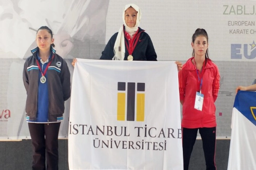 Antrenör baba şampiyon yetiştirdi Antrenör baba şampiyon yetiştirdi