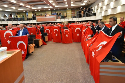 İTO Meclisi'nde şehitlerimiz için saygı duruşu İTO Meclisi'nde şehitlerimiz için saygı duruşu