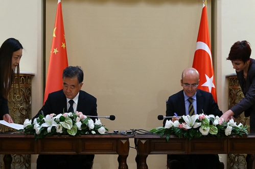 Çağlar, Çin Başbakan Yardımcısı ile bir araya geldi Çağlar, Çin Başbakan Yardımcısı ile bir araya geldi