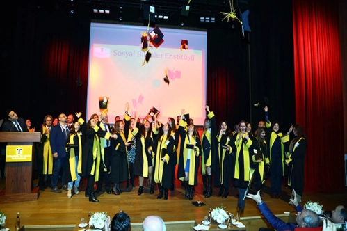 Lisansüstü mezuniyet gururu Lisansüstü mezuniyet gururu