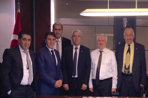 Yeni vesikalıkları fotoğrafçı çekecek Yeni vesikalıkları fotoğrafçı çekecek