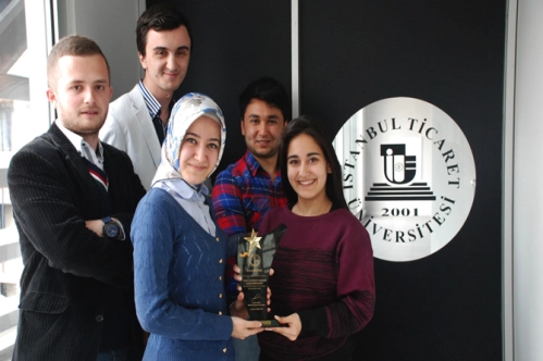 Gençlerin yüzde 83’ü geleceğe güvenle bakıyor Gençlerin yüzde 83’ü geleceğe güvenle bakıyor