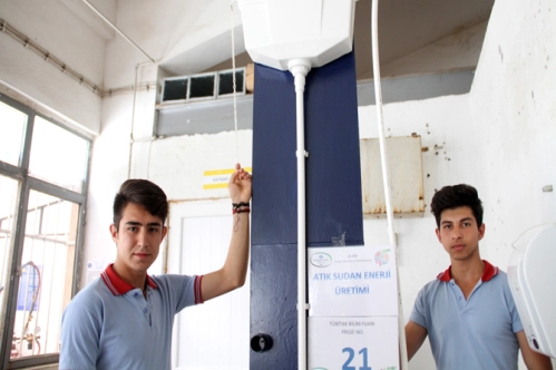Liseliler atık sudan elektrik üretti Liseliler atık sudan elektrik üretti
