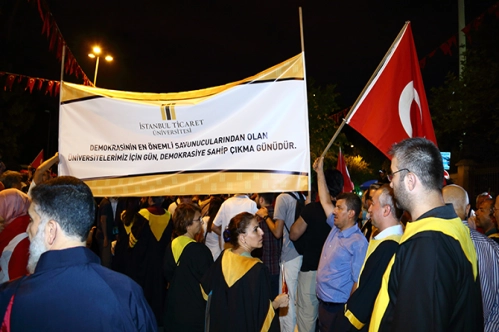 TİCARET demokrasiye sahip çıktı TİCARET demokrasiye sahip çıktı