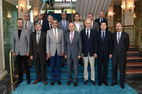 Şehitlerimiz için saygı Şehitlerimiz için saygı