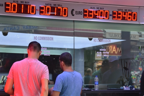 Vatandaş demokrasi için 9 milyar dolar bozdurdu Vatandaş demokrasi için 9 milyar dolar bozdurdu