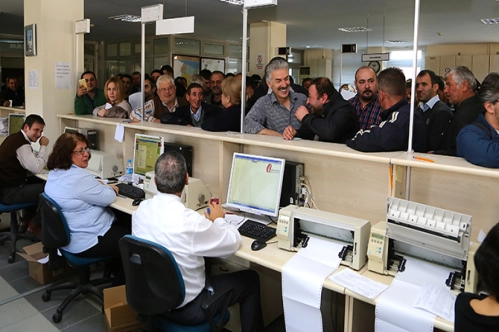 100 milyarlık barış izdiham oluşturdu 100 milyarlık barış izdiham oluşturdu