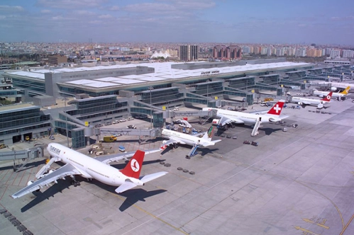Bir günde bin 500 uçak iniş kalkış yaptı Bir günde bin 500 uçak iniş kalkış yaptı