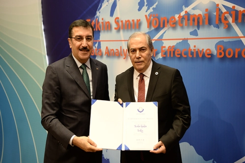 Dünya gümrükçülerinden Keskin’e liyakat ödülü Dünya gümrükçülerinden Keskin’e liyakat ödülü